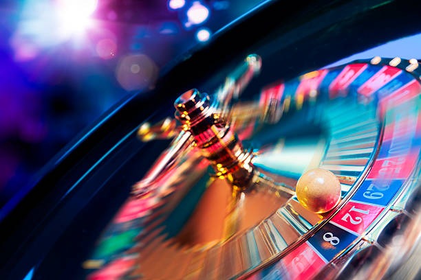 Hood vs Wolf slot game showing five-reel layout with Hood and Wolf themed symbols