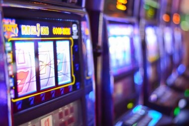 Hood vs Wolf bonus round display showing free spins trigger and multiplier activation